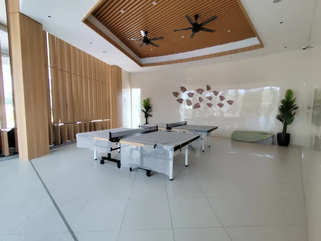 Pasadena Club House, tempat usaha