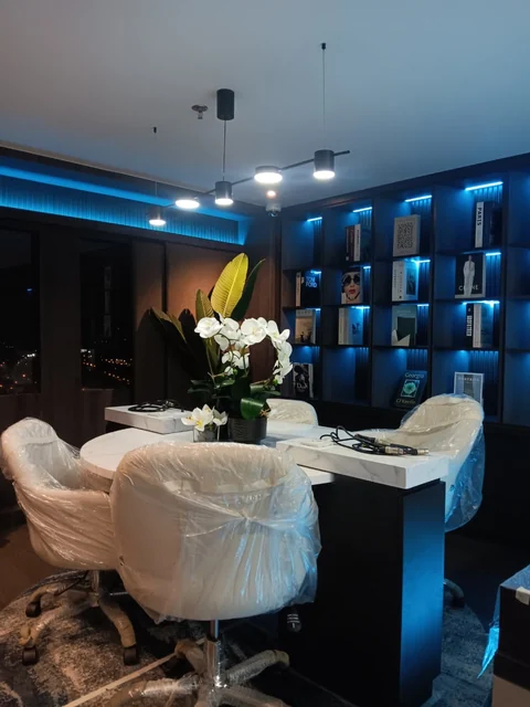 Podcast Room Matana, tempat usaha